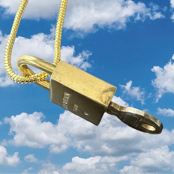 #201 Authentic Louis Vuitton Lock and Key with Unbranded Chain Series 200’s - Picture 5 of 12